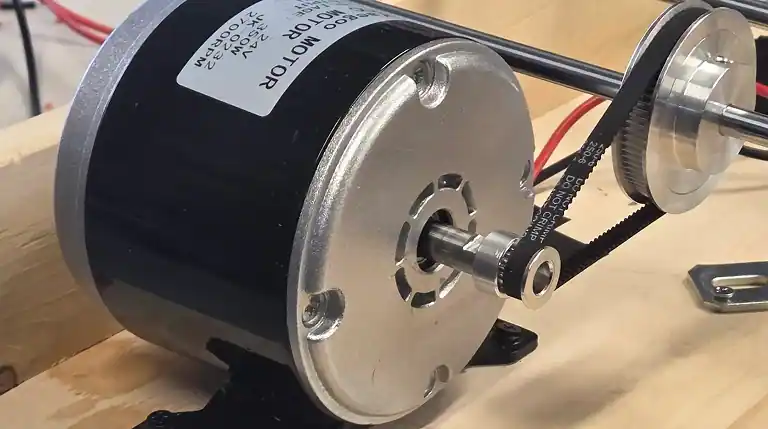 A closeup image of the synchronous wheel attached to the shaft of the DC motor